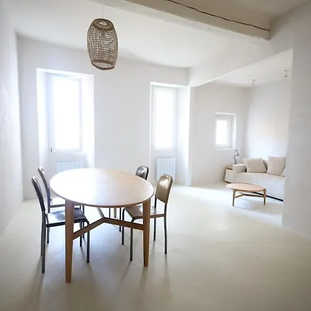 Entierement Renove Pres Du Port Apartment